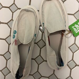 Women’s Sanuk Canvas Slip-On Shoes size 6